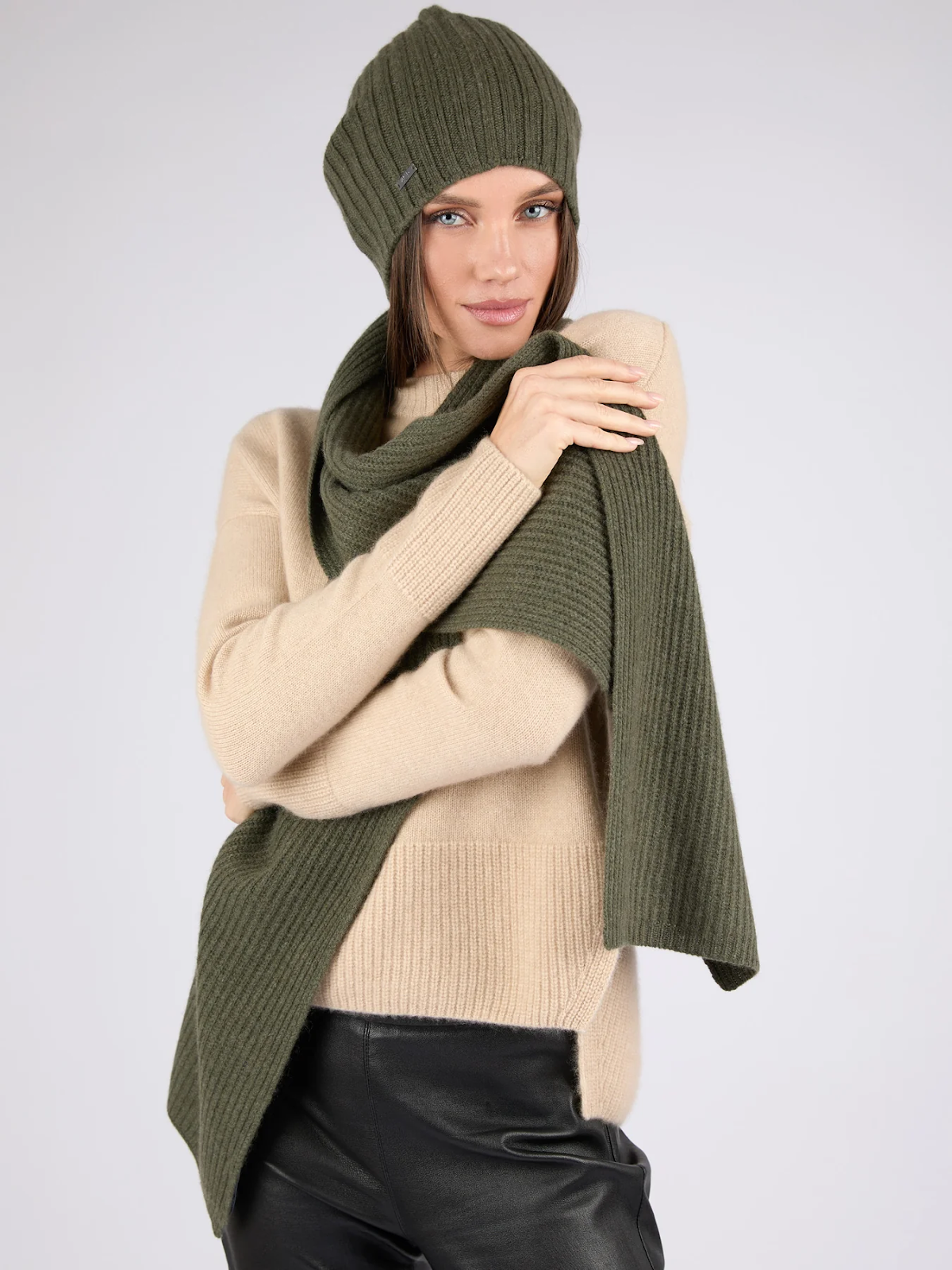Five cashmere winter gift ideas for women in Mongolian cashmere