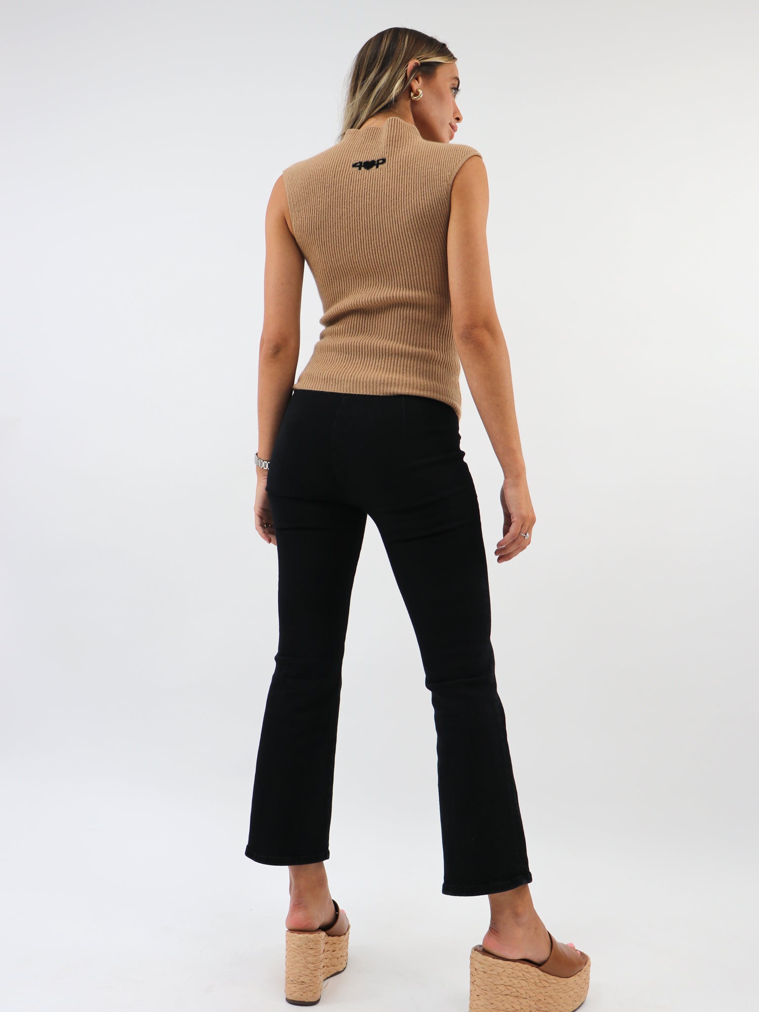 Sleeveless Cashmere fitted top