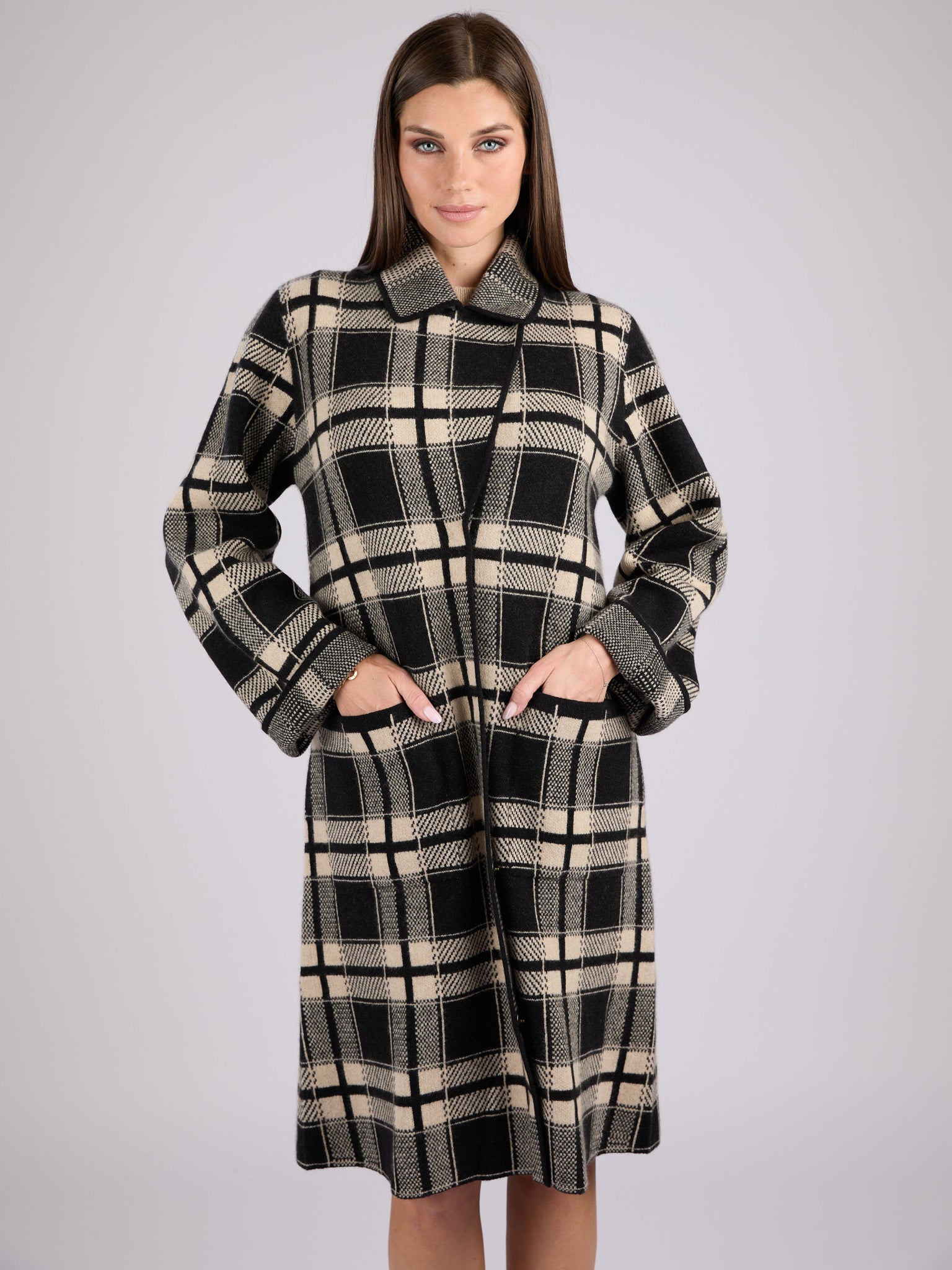 Long black and beige plaid cashmere coat 