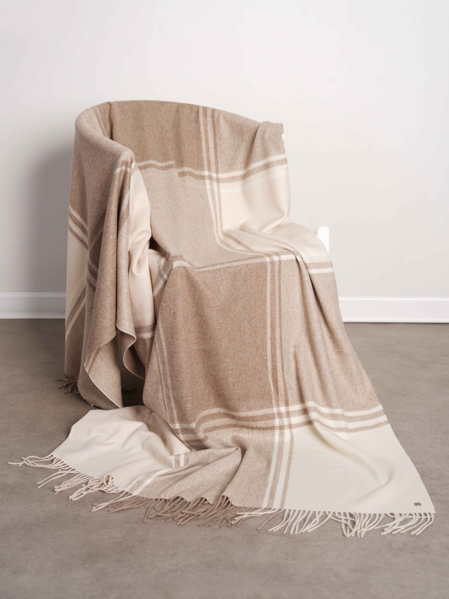 Woven cashmere throw blanket with fringed edges at the bottom #PEARL/OAT