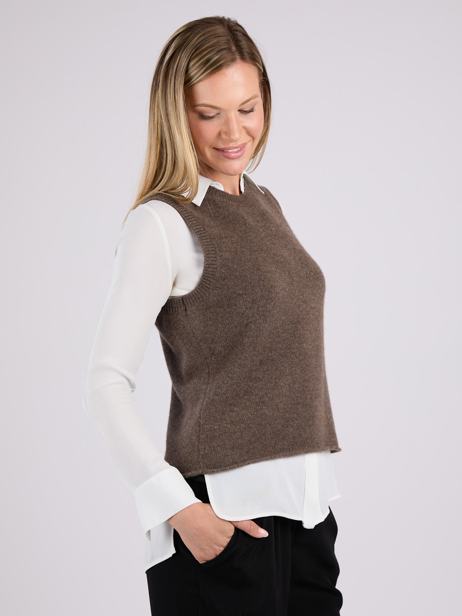 Sleeveless cashmere top #SABLE
