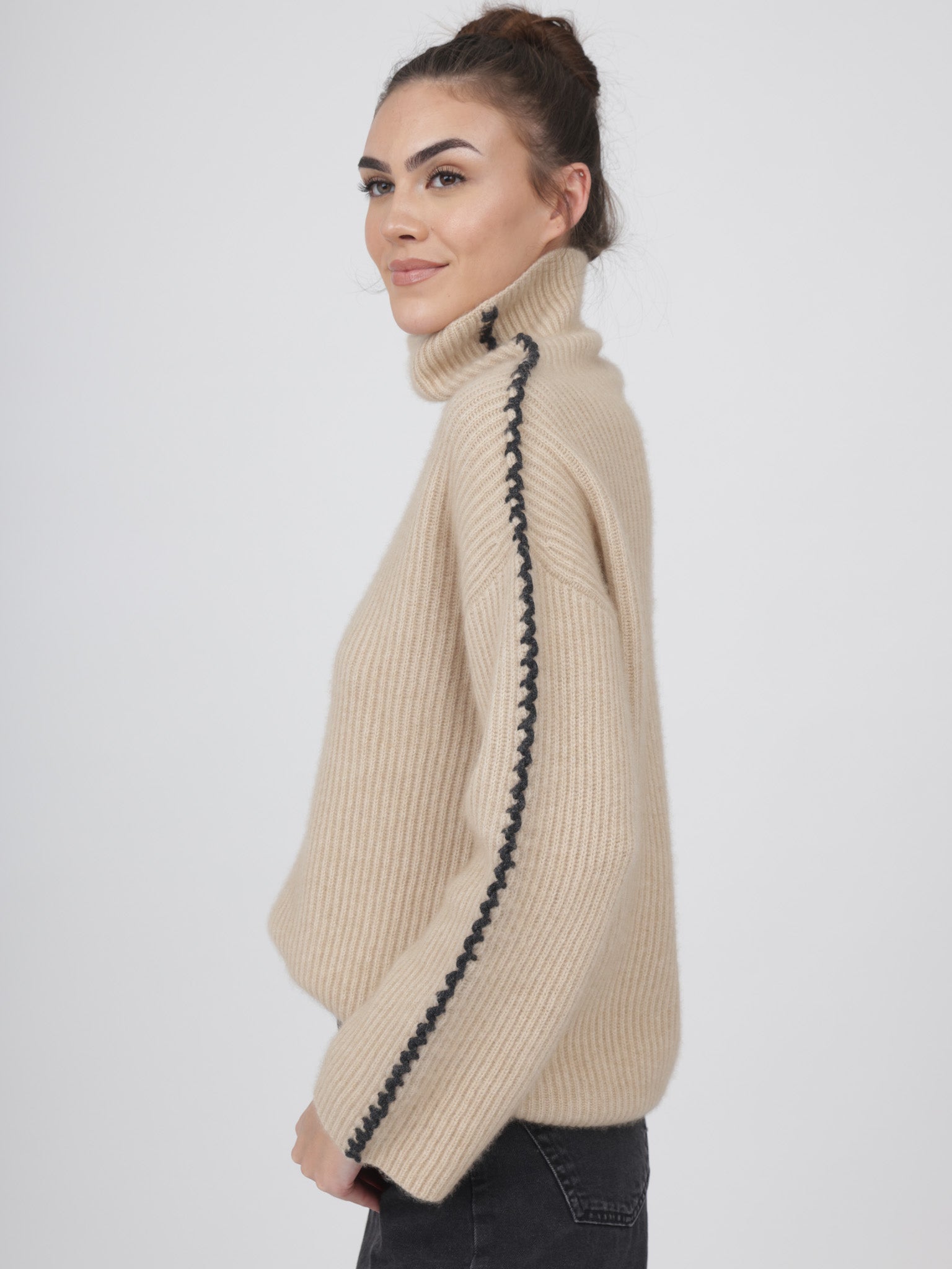 Cashmere Turtleneck with detail on Sleeves