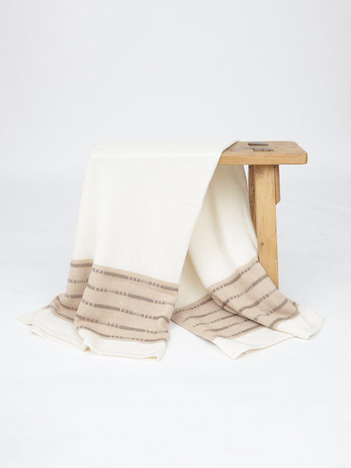 Organic Oslo blanket in undyed Mongolian cashmere