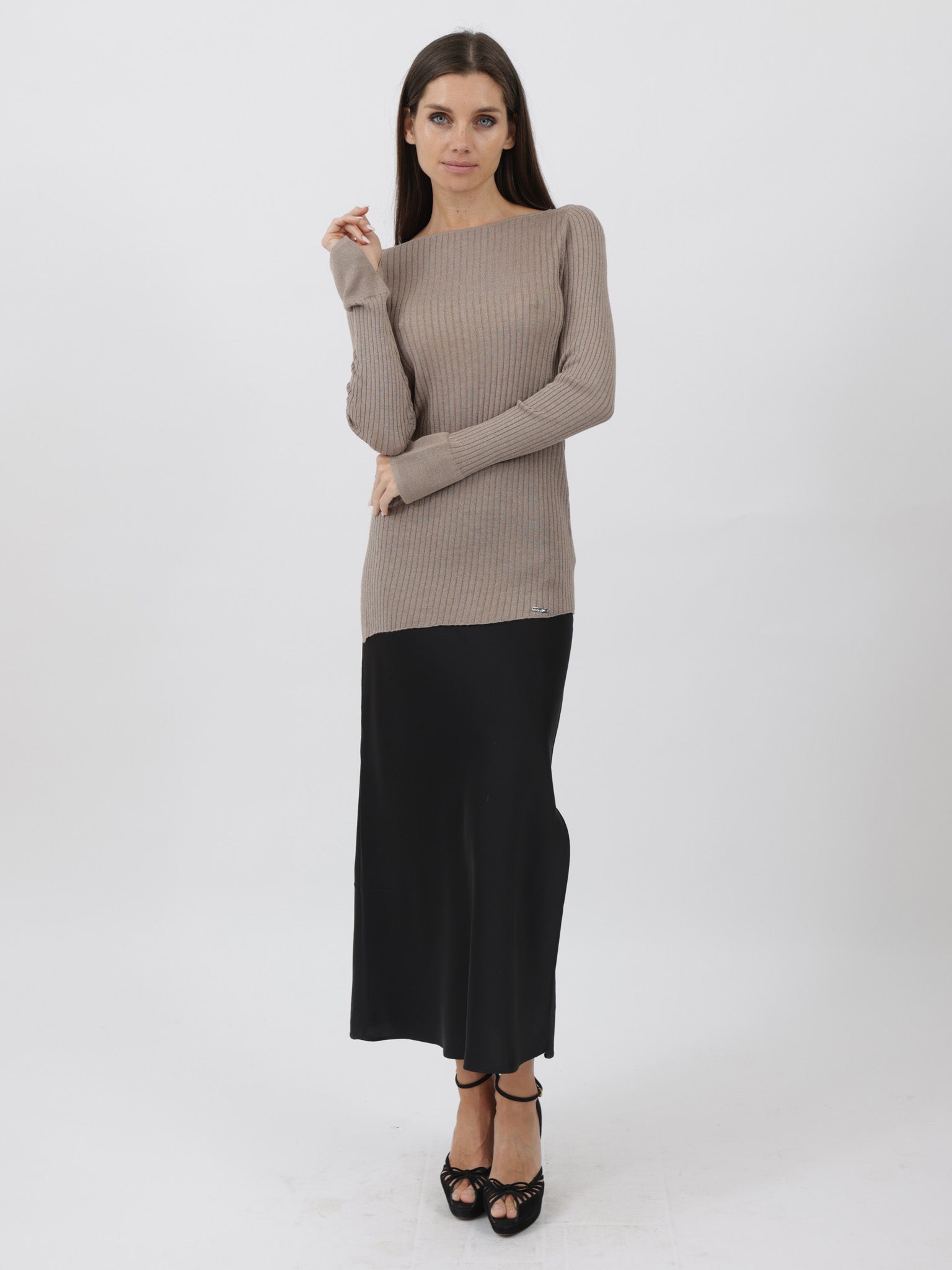 Ribbed Silk/Cashmere Boatneck slim Sweater with Diagonal Bottom Hem