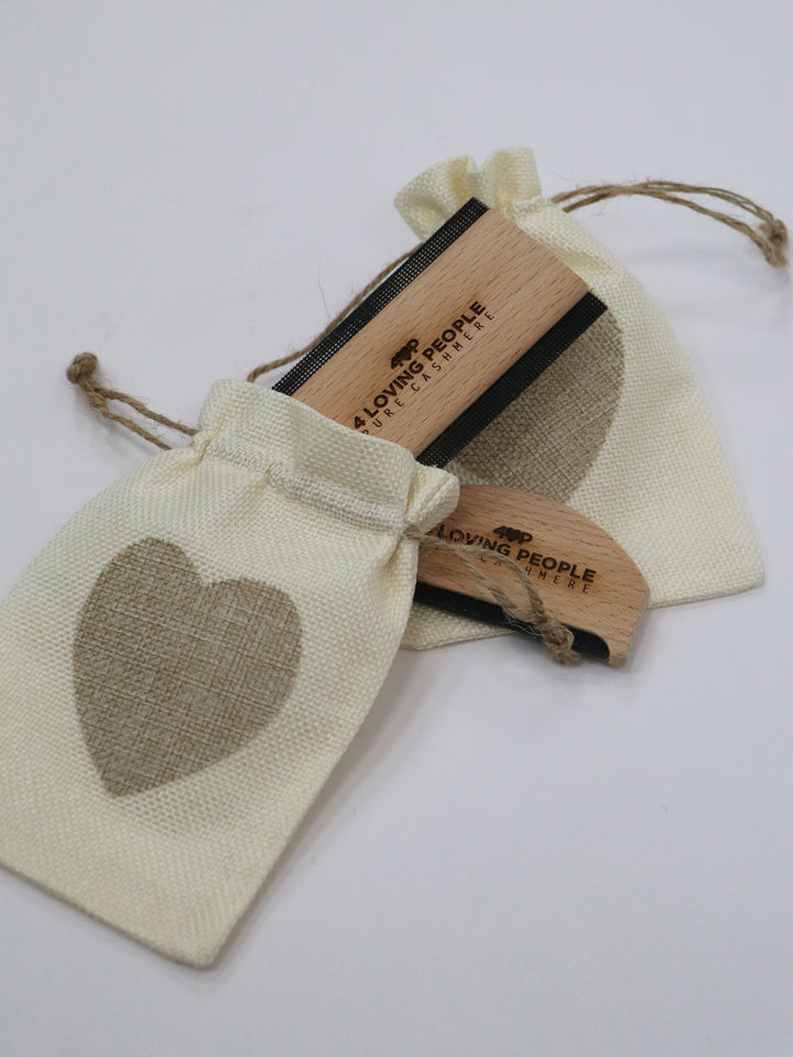 Cashmere comb for gently removing pills and renewing knitwear
