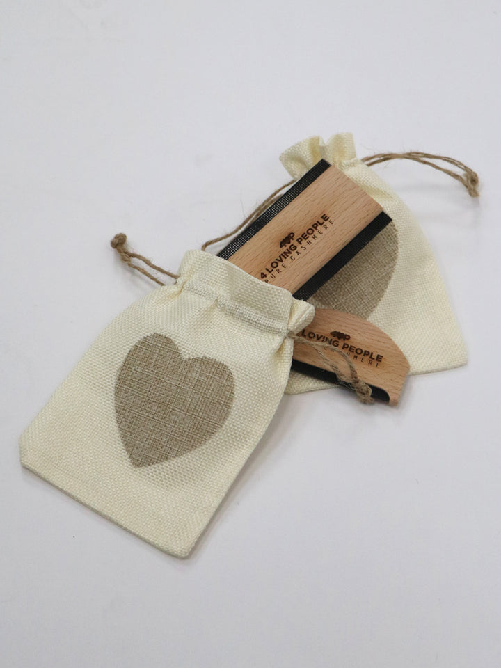 Cashmere comb for keeping cashmere smooth and renewed