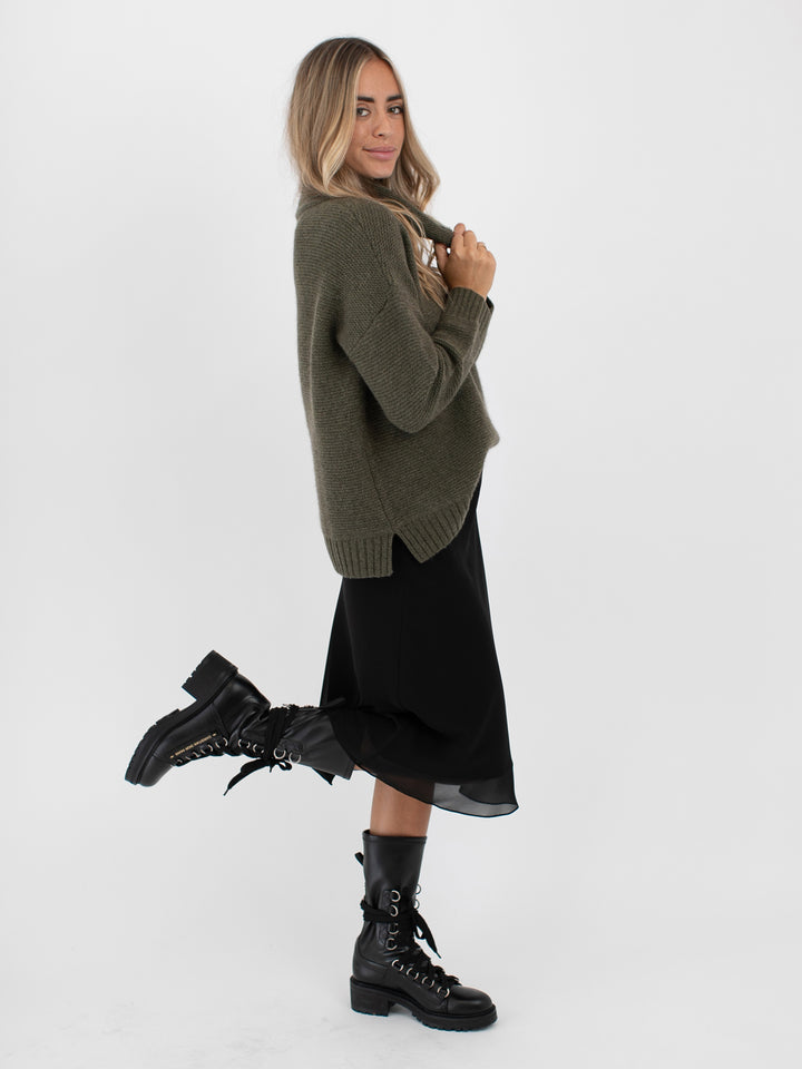 Relaxed Fit Cashmere Turtleneck #MOSS