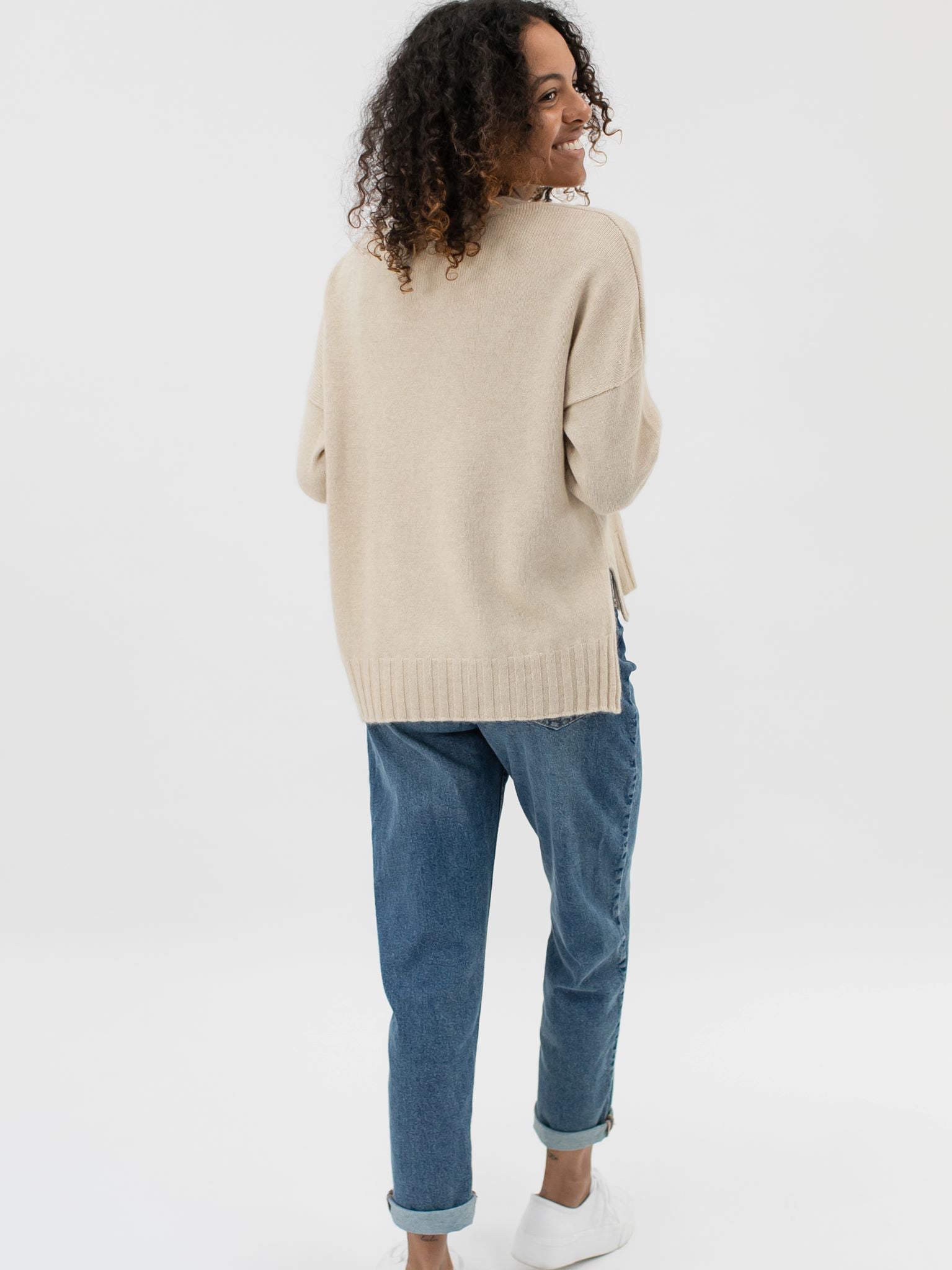 Cashmere Crewneck with High and Low Hem