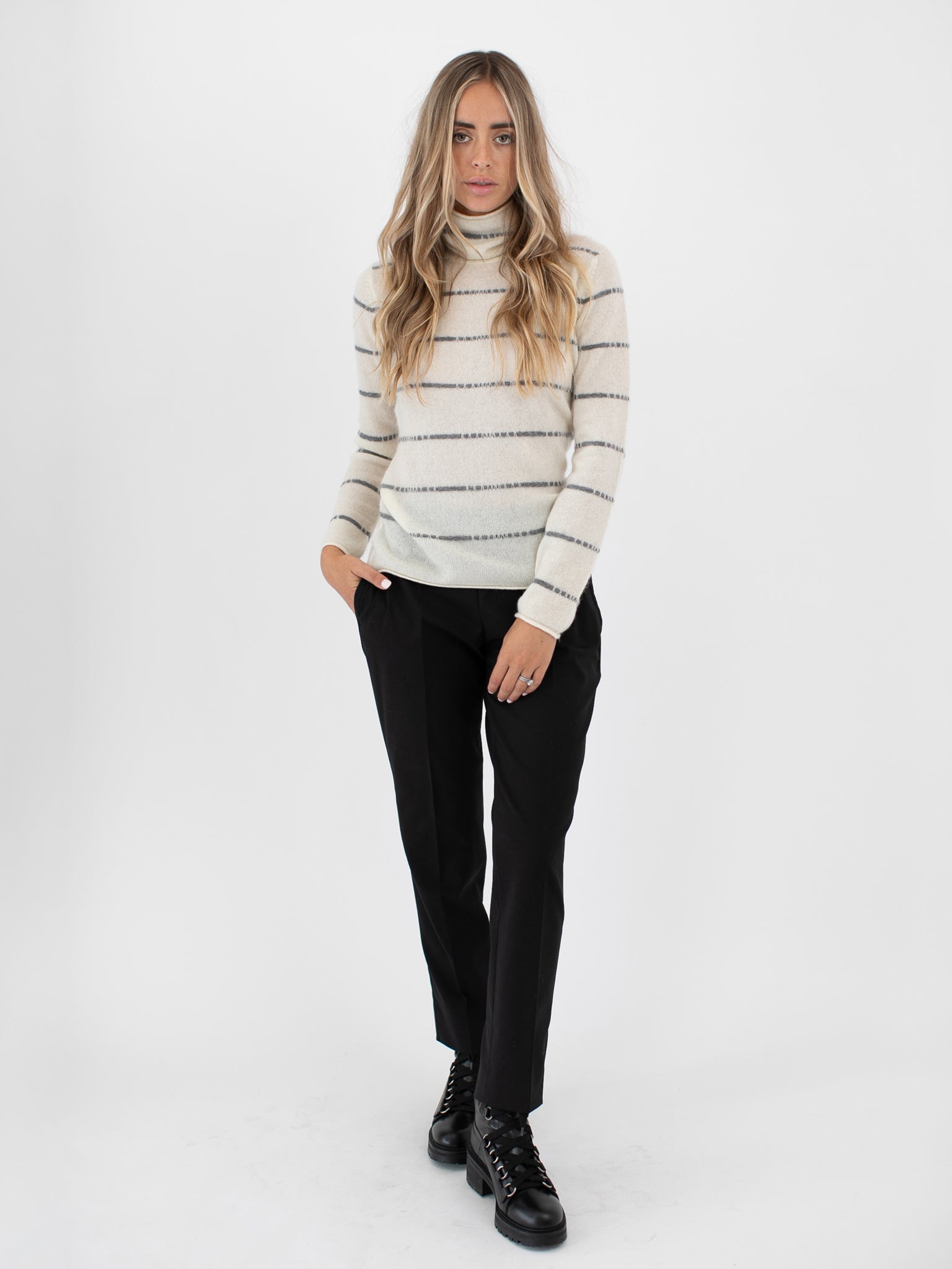 Loose Fit Cashmere Turtleneck