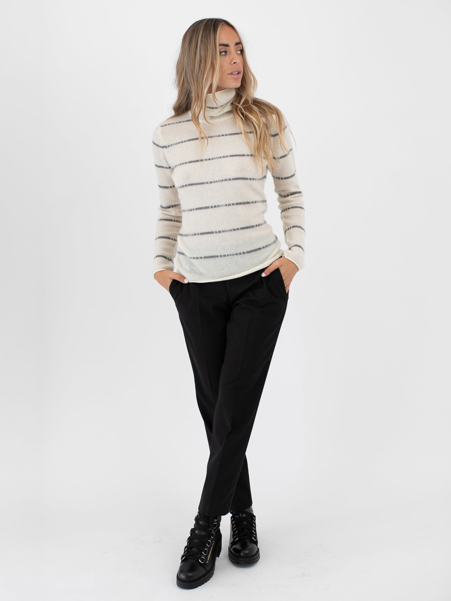 Loose Fit Cashmere Turtleneck