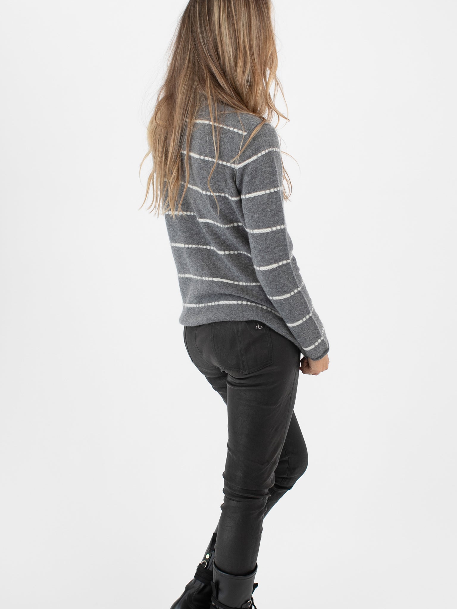 Loose Fit Cashmere Turtleneck